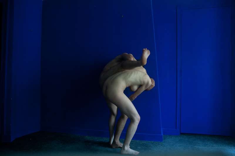 Louise-Dumont-Photographe-8-serie-blue-IKB-Galerie-Art-contemporain-ARTree