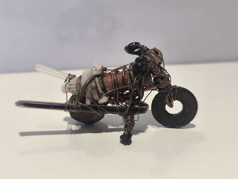 Damián-Valdés-Dilla-sculpture-art-brut-moto-2025-Cuba-ARTree-Ybackgalerie